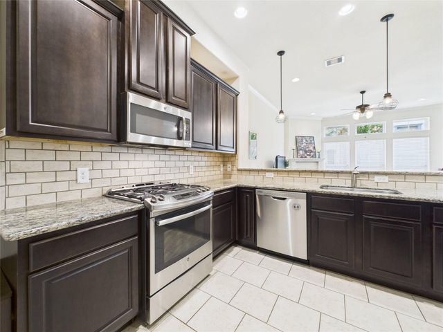 22 Tassia Lane, Pasadena, TX 77058