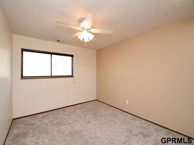 832 N 122 Court, Omaha, NE 68154