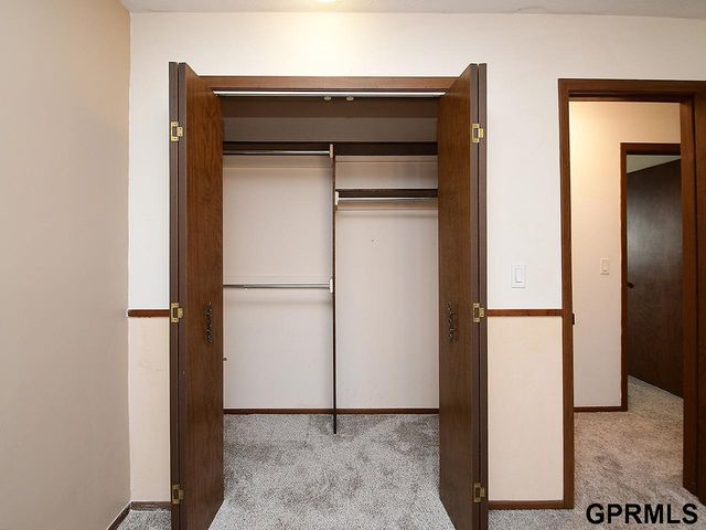 832 N 122 Court, Omaha, NE 68154