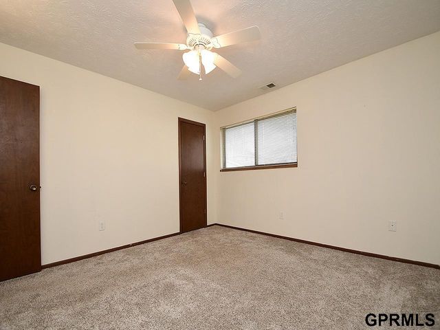 832 N 122 Court, Omaha, NE 68154