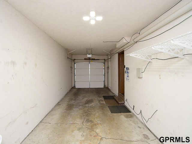 832 N 122 Court, Omaha, NE 68154