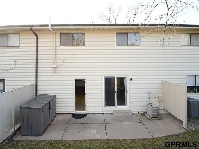 832 N 122 Court, Omaha, NE 68154