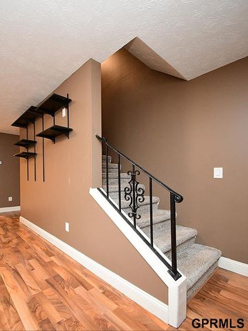 832 N 122 Court, Omaha, NE 68154