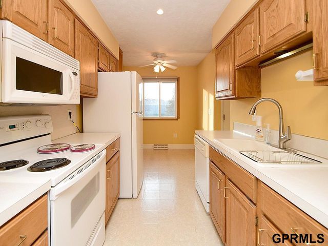 832 N 122 Court, Omaha, NE 68154