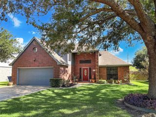 8 Rayburn Ridge, Angleton, TX 77515