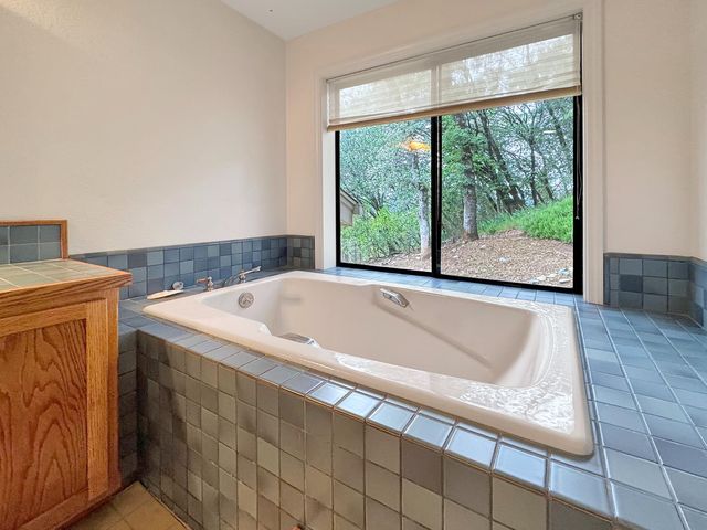 18566 Song Sparrow Ct, Penn Valley, CA 95946