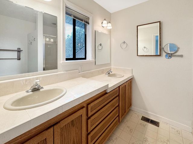 18566 Song Sparrow Ct, Penn Valley, CA 95946