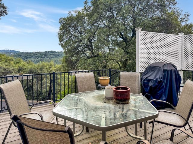 18566 Song Sparrow Ct, Penn Valley, CA 95946
