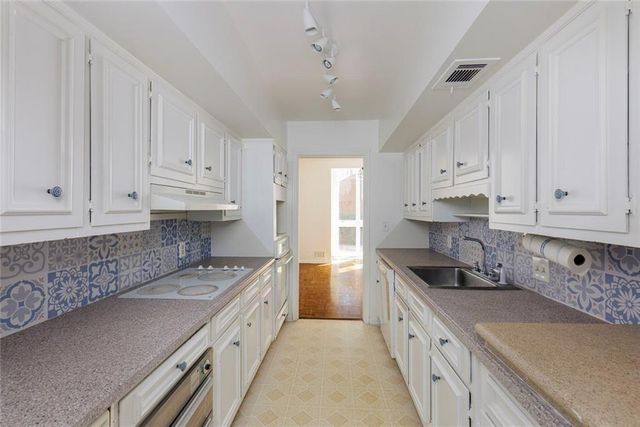 49 Willow NE, Atlanta, GA 30342