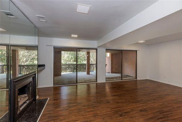 49 Willow NE, Atlanta, GA 30342