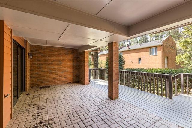 49 Willow NE, Atlanta, GA 30342