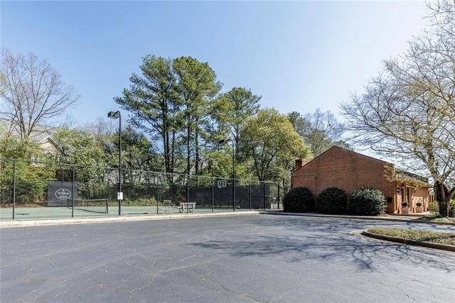 49 Willow NE, Atlanta, GA 30342