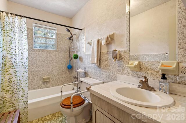 1306 Fork Mountain Road, Bakersville, NC 28705