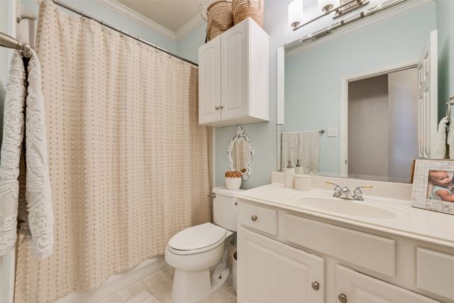 2112 Wallbrook Drive, Lewisville, TX 75067