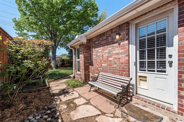 2112 Wallbrook Drive, Lewisville, TX 75067