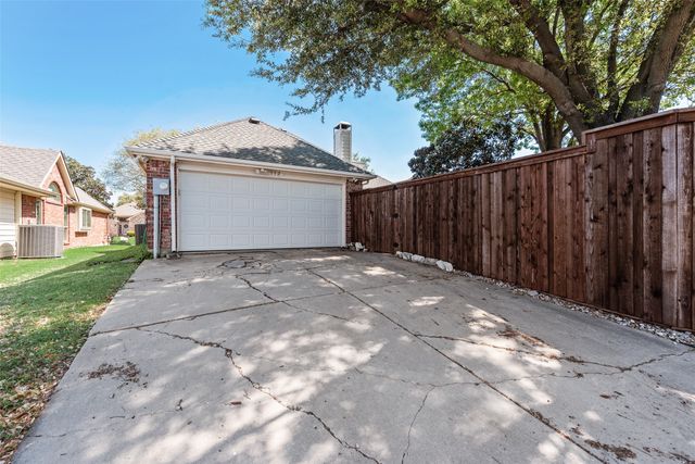 2112 Wallbrook Drive, Lewisville, TX 75067