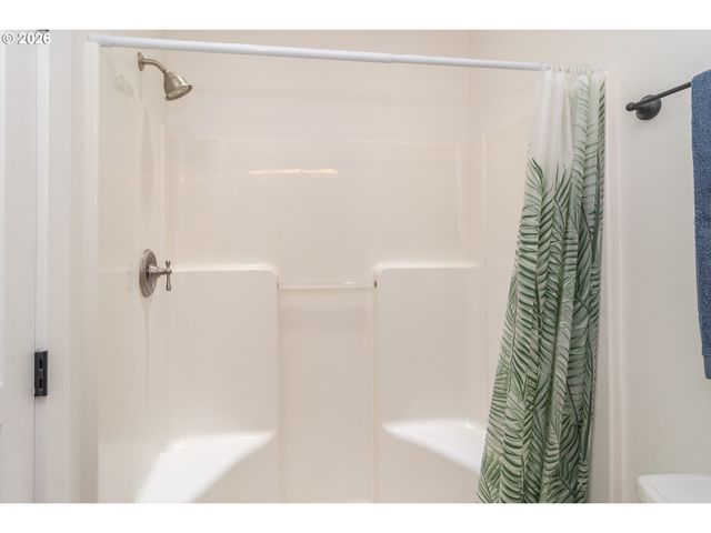 1944 Ne SUNSET LOOP Dr, Roseburg, OR 97470