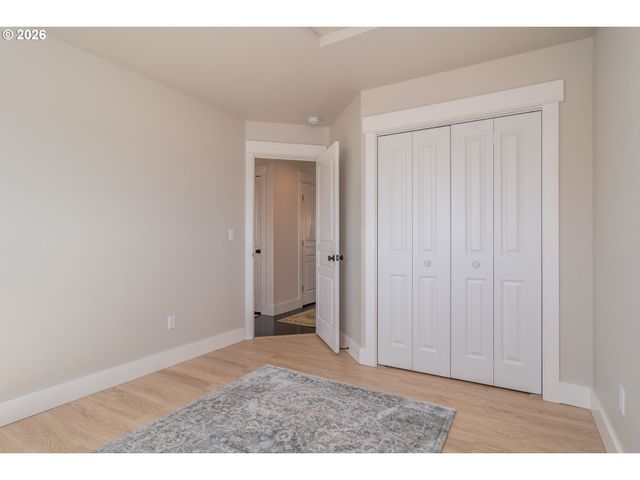 1944 Ne SUNSET LOOP Dr, Roseburg, OR 97470