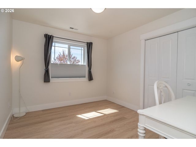 1944 Ne SUNSET LOOP Dr, Roseburg, OR 97470