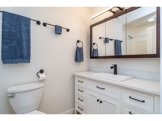 1944 Ne SUNSET LOOP Dr, Roseburg, OR 97470