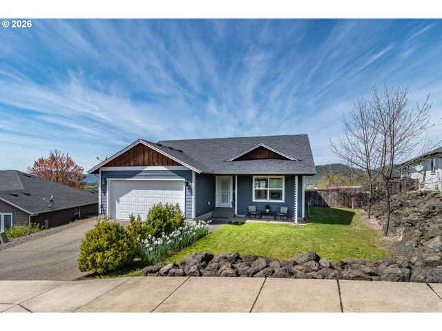 1944 Ne SUNSET LOOP Dr, Roseburg, OR 97470