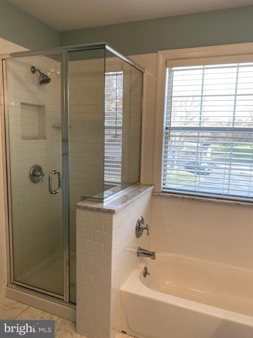 4 KENSINGTON CT, Princeton, NJ 08540