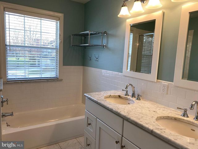 4 KENSINGTON CT, Princeton, NJ 08540