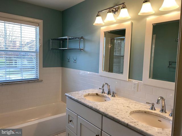 4 KENSINGTON CT, Princeton, NJ 08540