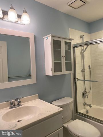 4 KENSINGTON CT, Princeton, NJ 08540