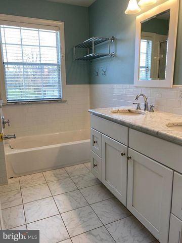 4 KENSINGTON CT, Princeton, NJ 08540
