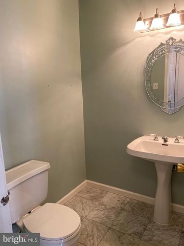 4 KENSINGTON CT, Princeton, NJ 08540