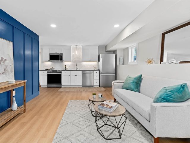 91 Houston Avenue, Newport, RI 02840