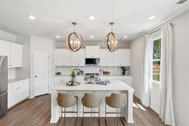8027 Dickens Drive, Fairburn, GA 30213