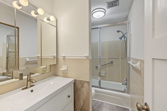 3200 Virginia Avenue S 215, Saint Louis Park, MN 55426