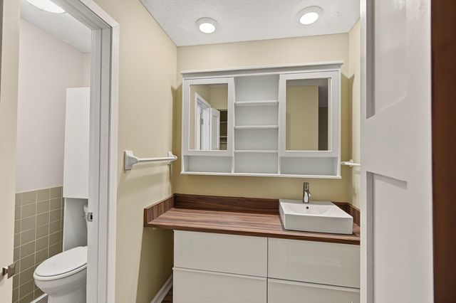 3200 Virginia Avenue S 215, Saint Louis Park, MN 55426