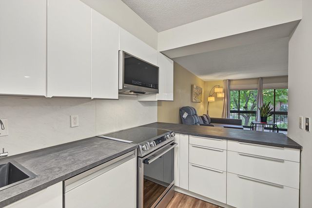 3200 Virginia Avenue S 215, Saint Louis Park, MN 55426