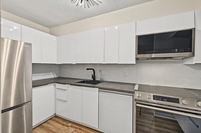 3200 Virginia Avenue S 215, Saint Louis Park, MN 55426