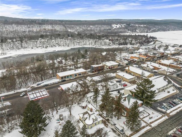 132 S Washington Street, Saint Croix Falls, WI 54024