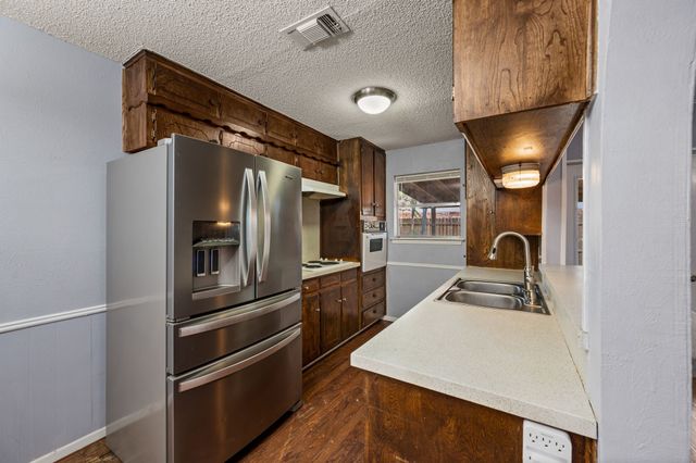 5812 Lance Court, Haltom City, TX 76148
