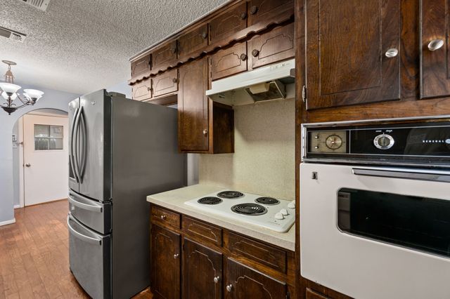 5812 Lance Court, Haltom City, TX 76148