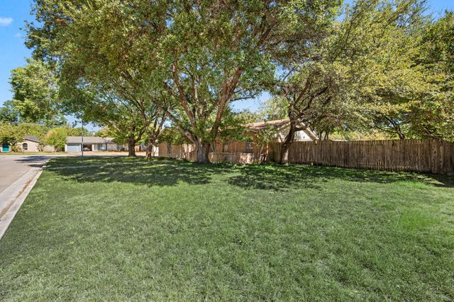 5812 Lance Court, Haltom City, TX 76148