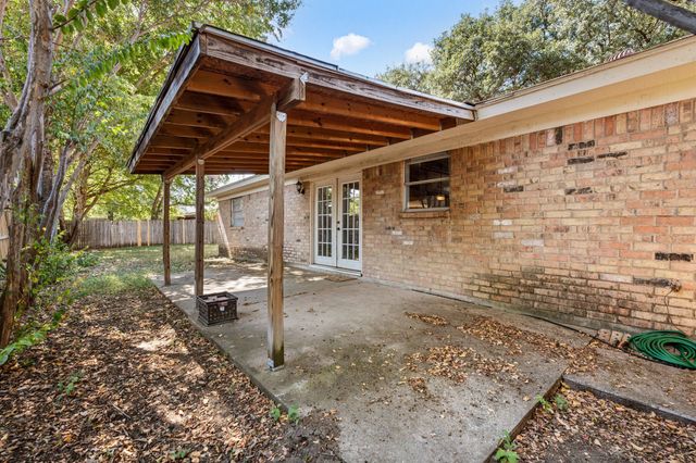 5812 Lance Court, Haltom City, TX 76148