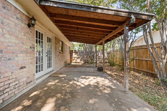 5812 Lance Court, Haltom City, TX 76148