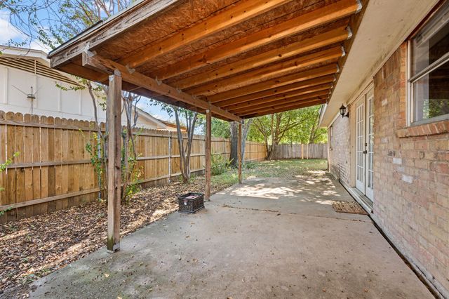 5812 Lance Court, Haltom City, TX 76148