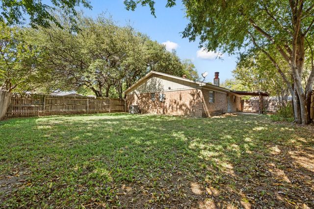 5812 Lance Court, Haltom City, TX 76148