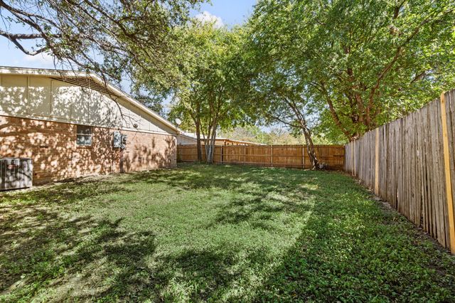 5812 Lance Court, Haltom City, TX 76148