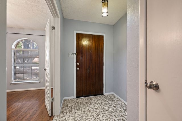 5812 Lance Court, Haltom City, TX 76148