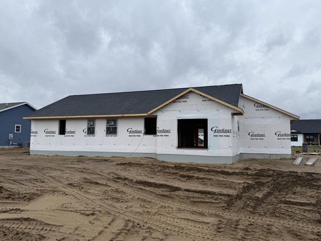 1838 Arches DRIVE, Holmen, WI 54636