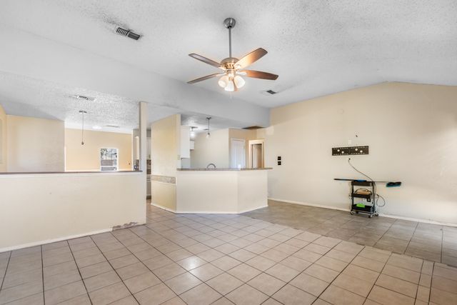 5808 Caprock Drive, Arlington, TX 76018