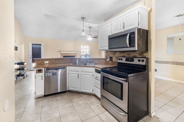 5808 Caprock Drive, Arlington, TX 76018